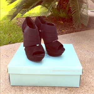 Jessica Simpson black high heel
